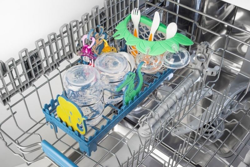 Idealna zmywarka dla rodzin z dziećmi 6 Butelki dla dzieci doskonale umyte w zmywarce