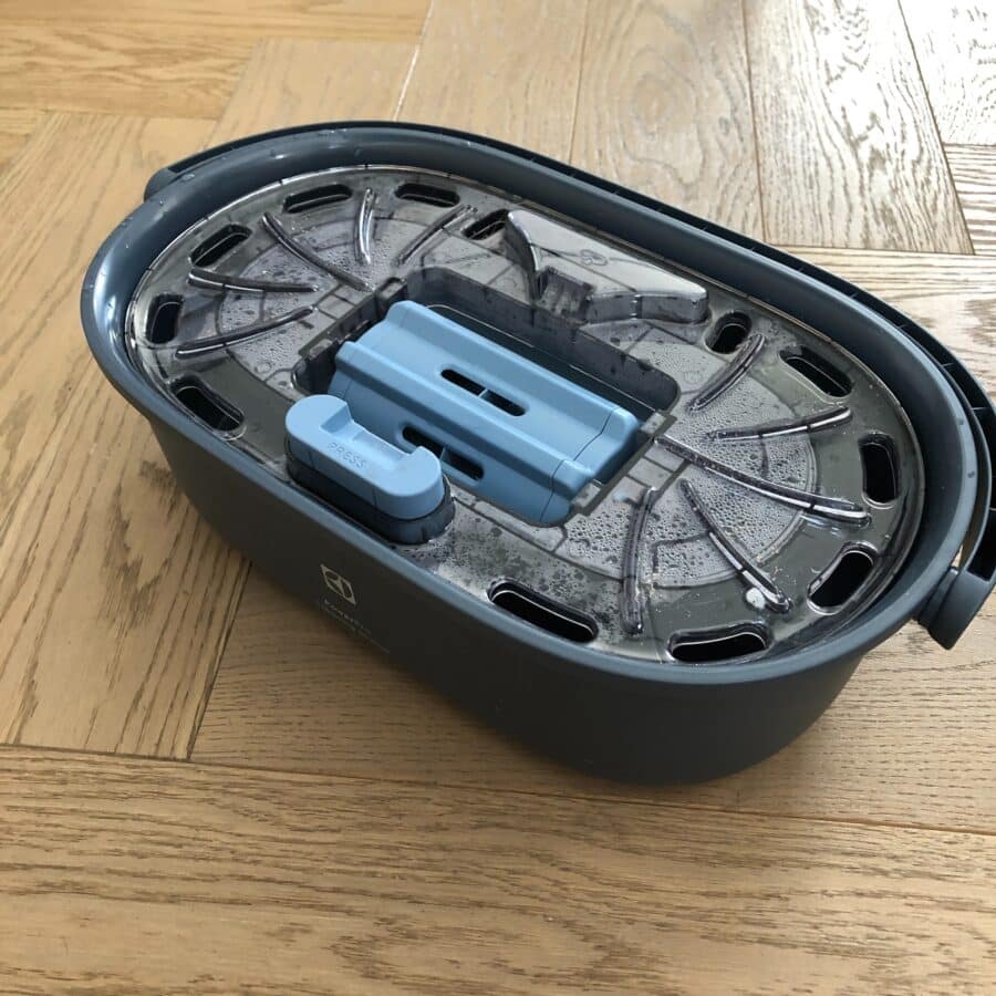 Odkurzacz bezprzewodowy Electrolux Power Hygienic 800, który świetnie myje podłogi!