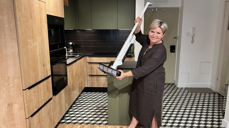 Odkurzacz bezprzewodowy Tefal X-CLEAN 10 GF7540FO prezentowany przez Panią AGD