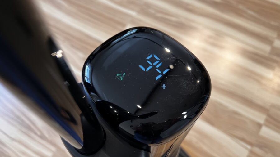 wyświetlacz LED - odkurzacz myjący MOVA X4 Pro