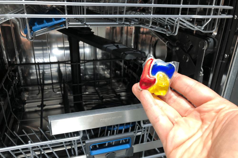 Zmywarka nie rozpuszcza tabletki – dlaczego? Przyczyny i rozwiązania.