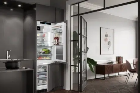 Lodówki do zabudowy z kostkarką – przegląd rynku [aktualizacja 2026]