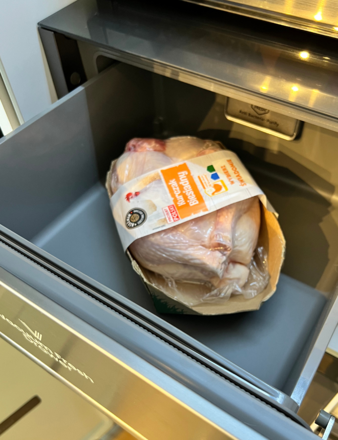 szuflada próżniowa w lodówce HISENSE RQ768N4GBE